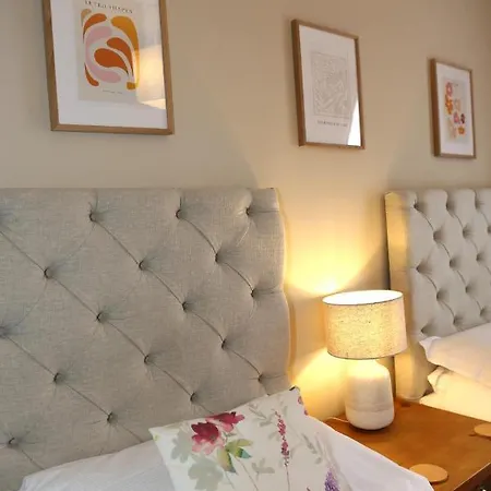The Waves: Yorkshire Coast 4*
