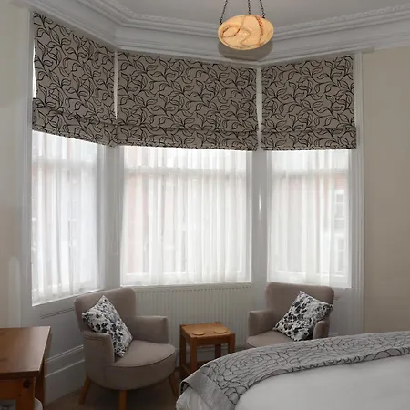 The Waves: Yorkshire Coast 4* Scarborough