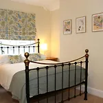 The Waves Bed & Breakfast 4*