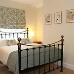 The Waves Bed & Breakfast 4*