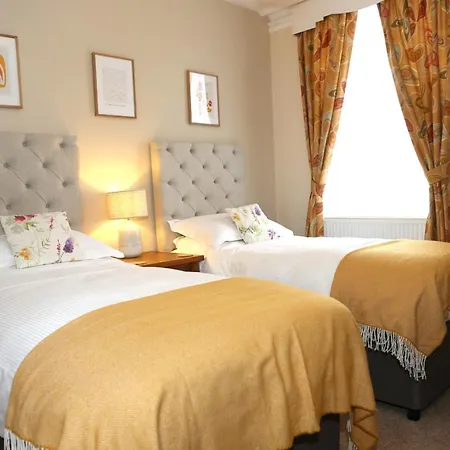 The Waves Bed & Breakfast 4*