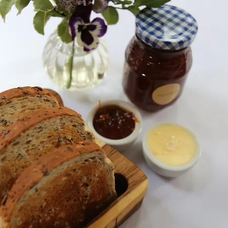 Oda ve Kahvaltı The Waves Scarborough