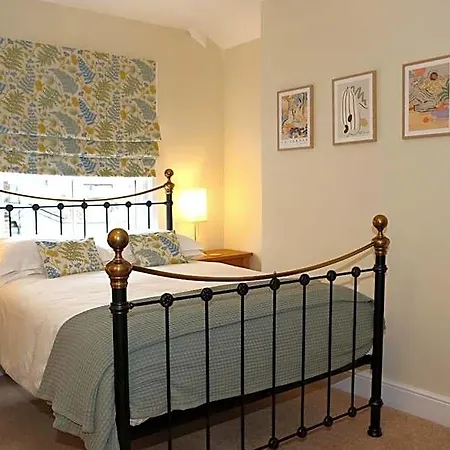 The Waves: Yorkshire Coast 4*