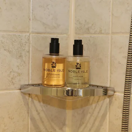 The Waves Bed & Breakfast 4*