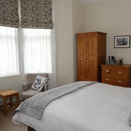 The Waves Bed & Breakfast 4*