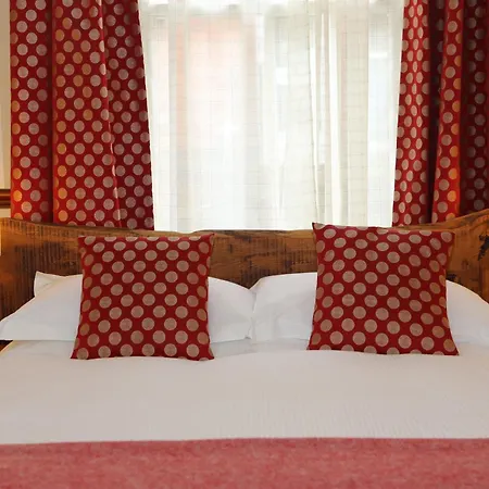 The Waves: Yorkshire Coast 4* Scarborough