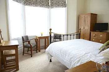 The Waves Bed & Breakfast 4*