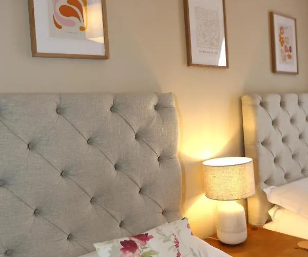 The Waves: Yorkshire Coast 4*