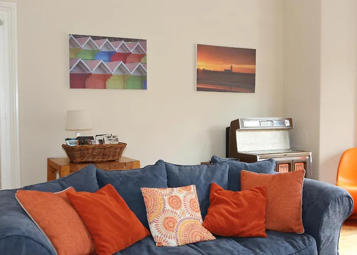 The Waves: Yorkshire Coast Bed & Breakfast Scarborough