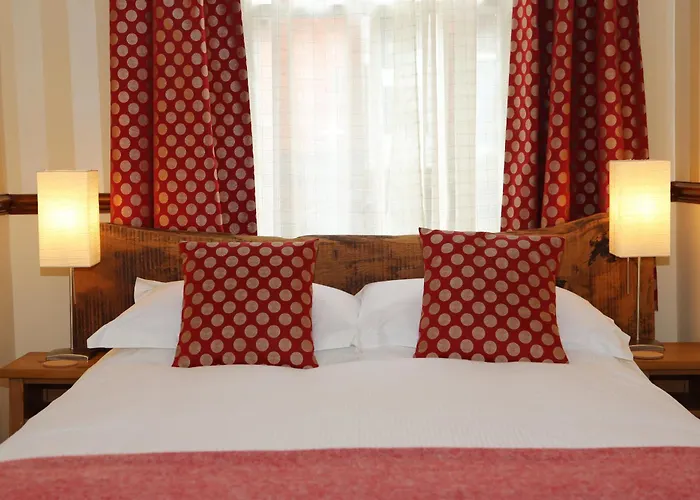 The Waves: Yorkshire Coast 4* Scarborough