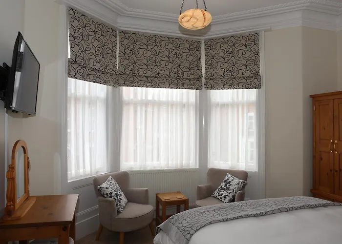 The Waves: Yorkshire Coast 4* Scarborough