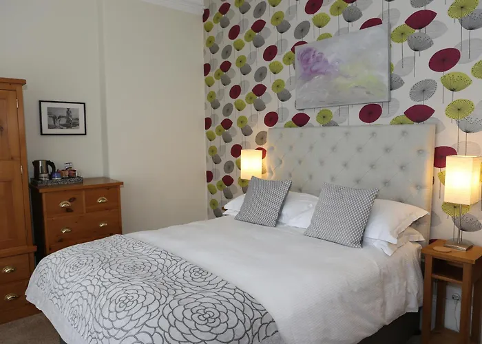 The Waves: Yorkshire Coast Bed & Breakfast Scarborough